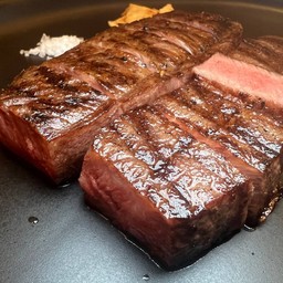 เสต็ค เนื้อ อาคิตะ A5 ส่วนชาโตบริยอง