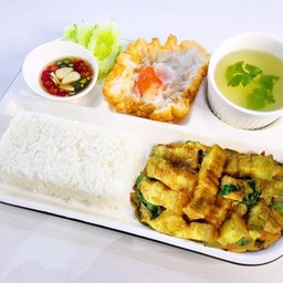 #69 หมูสามชั้น ผัดพริกแกงคั่วใต้ใบยี่หร่า ข้าวหอมมะลิไดโนเสาร์ (เซ็ตเบนโตะ)