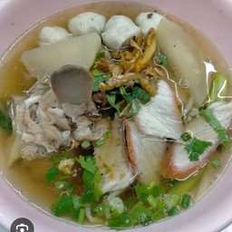 เกาเหลาหมูแดงลูกชิ้น
