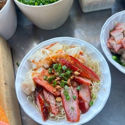 บะหมี่เกี๊ยวกุ้งหมูแดง