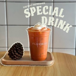 ชาไทยน้ำมะพร้าว-Fresh Coconut Thai Milk Tea