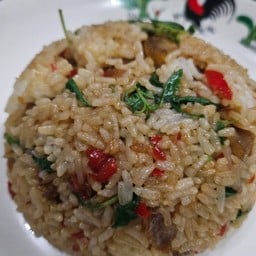 กระเพราหมูกรอบข้าวคลุก