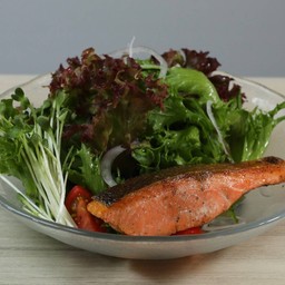 สลัดเสต๊คปลาแซลม่อน