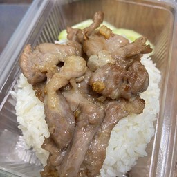 ข้าวหมูทอดกระเทียม