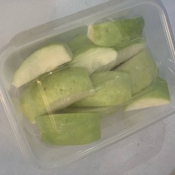 ฝรั่งกิมจู  จิ้มพริกเกลือ