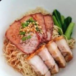 บะหมี่หมูแดงหมูกรอบแห้ง