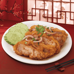 ยำไก่ทอดสไตล์ไทย