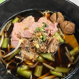 ก๋วยเตี๋ยวเนื้อตุ๋น