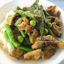 ผัดเขียวหวานแห้ง หมู  (ราดข้าว)