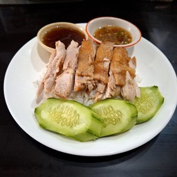ข้าวหน้าไก่ต้มน้ำปลา
