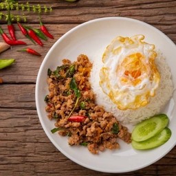 ผัดกระเพรากรอบพริกแห้ง+ข้าว