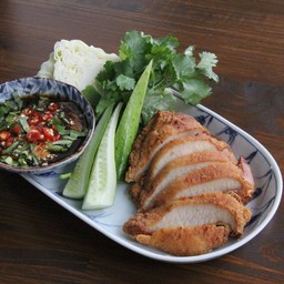 คอหมูย่างกรอบจิ้มแจ่ว