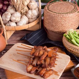 หมูติดมันเสียบไม้ 1 ไม้