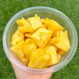 Mixx fruit (ผลไม้พร้อมทาน ลูกชิ้นทอด ยำผลไม้)