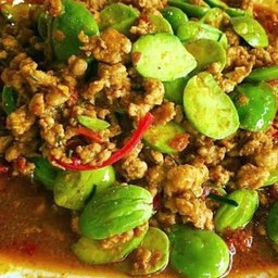 คั่วกลิ้งไก่สับใส่สะตอ