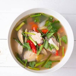 ต้มแซ่บไก่ พร้อมข้าวสวย