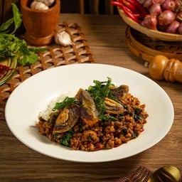 ข้าวกะเพราหมูสับไข่เยี่ยวม้า กะเพรากรอบ