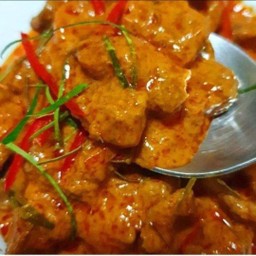 พะแพงเนื้อสไลด์(กับข้าว)