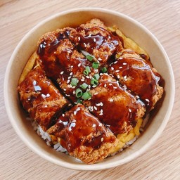 ข้าวไข่ข้นสะโพกไก่ทอดซอสเกาหลี