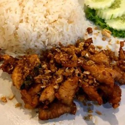 ข้าวไก่ทอดกระเทียม