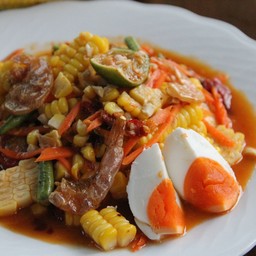 ตำข้าวโพดไข่เค็มบ๊วยดอง