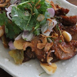 คอหมูย่างผัดกะปิ