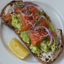 Avocado Toasted With Salmon Gravlax