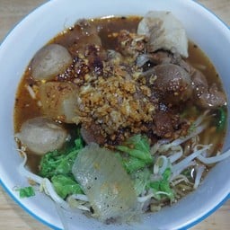 ก๋วยเตี๋ยวหมูต้มยำพริกเผา Tumyum Thai noodle