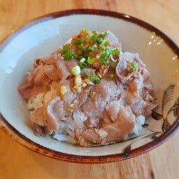 ข้าวหน้าสันคอหมูกระเทียม