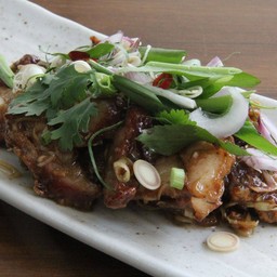 คอหมูย่างผัดตะไคร้