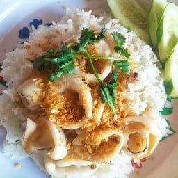 ข้าว+หมึกกระเทียมพริกไทย