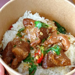 ข้าวกะเพราหมูตุ๋น