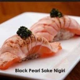 Black Pearl Sushi / แซลม่อนเผาไฟ
