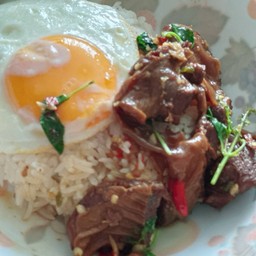 ข้าวกะเพราเนื้อตุ๋น