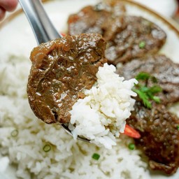 ข้าวหน้าเนื้อตุ๋น