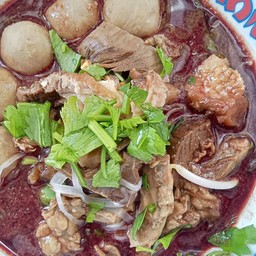 ก๋วยเตี๋ยวเนื้อเปื่อยลูกชิ้น