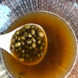 ถั่วเขียวต้มน้ำขิงร้อน