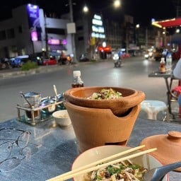 ก๋วยเตี๋ยวไก่ฉีกแม่การะเกด สาขาตลาดเจ้าพรม ปากซอย ธกส.