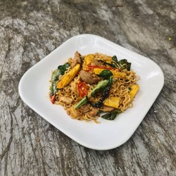 มาม่าผัดขี้เมาหมู