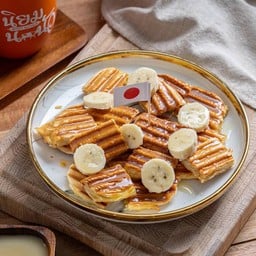 ปังตุ๊บตั๊บ-กล้วย ราดนมน้ำตาล