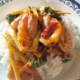 ข้าว+กระเพรากุ้งหน่อไม้