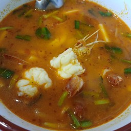 ต้มยำรวมมิตร(กุ้ง +ปลาหมึก+หมู)