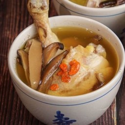 ตุ๋นเห็ดหอมน่องไก่