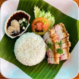 ข้าวหมูกรอบน้ำจิ้มแจ่ว