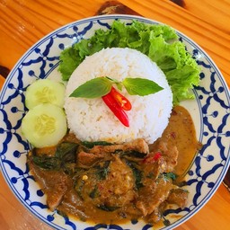 ข้่าวราดแกงเขียวหวานเนื้อชิ้น (ข้าวหอมมะลิ) New!!