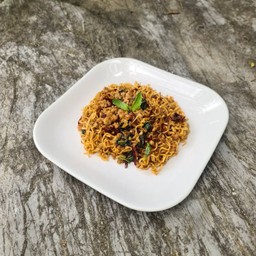 มาม่าผัดกะเพราหมูสับ