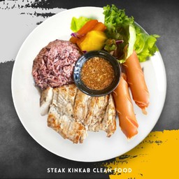 คอมโบข้าวหน้าสเต็กไก่จิ้มแจ่ว เพิ่มไส้กรอก