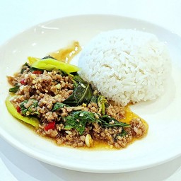ข้าวกระเพราเนื้อโคขุนสับ