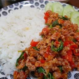 ข้าวกระเพราแหนม