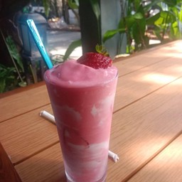 strawberry smoothie yogurt